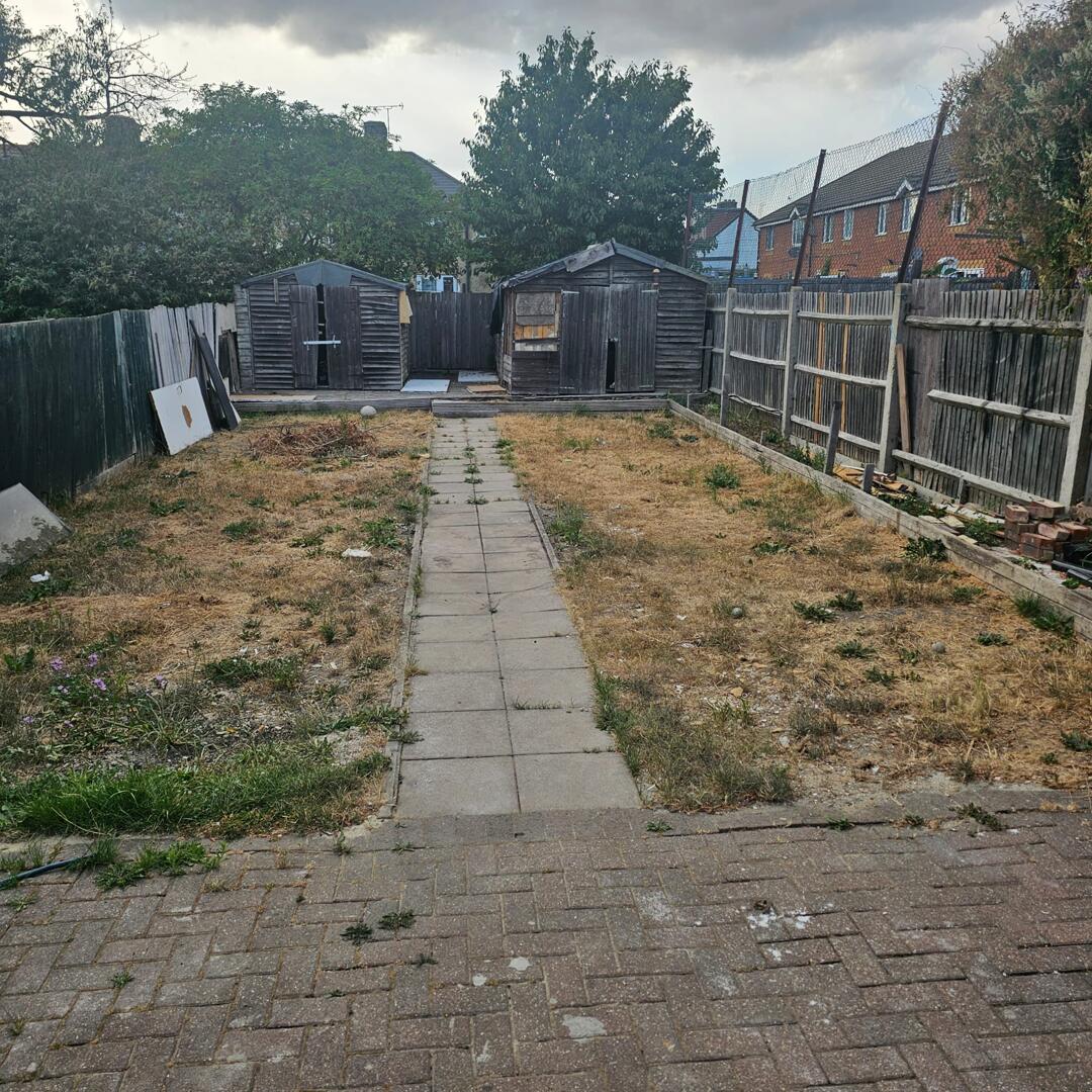 3 bed property in Porters Avenue, Dagenham